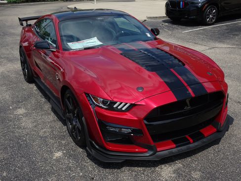 Used 2021 Ford Mustang Shelby GT500 w/ Carbon Fiber Track Pack RWD image 7