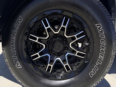 Used 2018 Toyota Tacoma Limited image 9