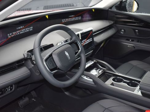 New 2026 Lincoln Nautilus Reserve w/ Jet Appearance Package image 8