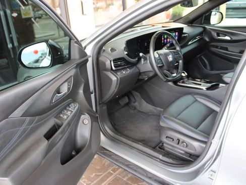 Used 2025 Buick Envista Sport Touring w/ Convenience I Package FWD image 11