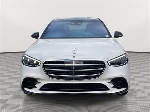 Used 2022 Mercedes-Benz S 500 4MATIC w/ AMG Line Package image 2