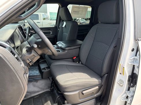 New 2026 RAM 3500 Big Horn AWD/4WD image 15