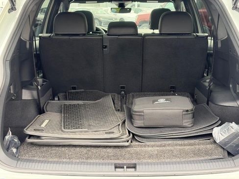 Used 2023 Volkswagen Tiguan SE R-Line FWD image 7