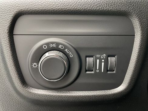 Used 2022 Jeep Grand Cherokee L Laredo image 23