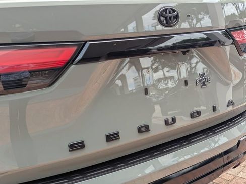 Used 2024 Toyota Sequoia Platinum AWD/4WD image 9