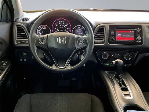 Used 2018 Honda HR-V LX image 8