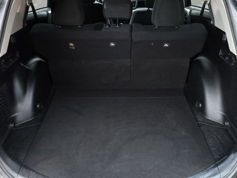 Used 2017 Toyota RAV4 LE image 4