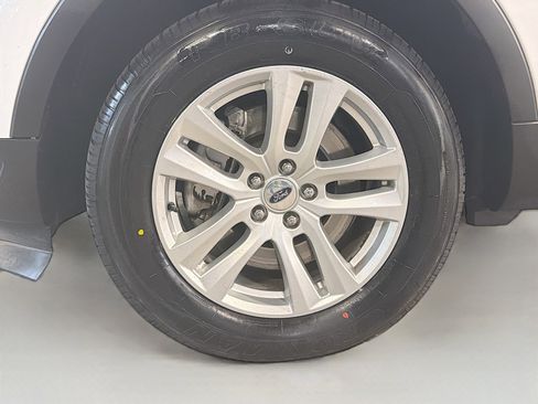 Used 2019 Ford Explorer XLT image 11