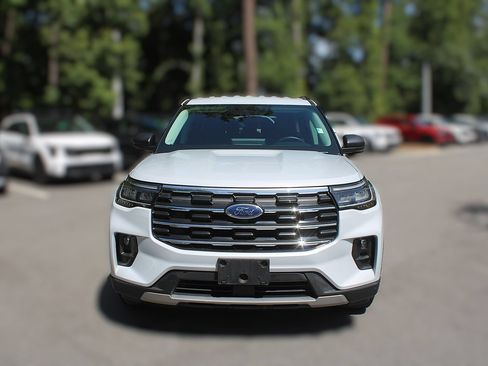 Used 2025 Ford Explorer Active w/ Active Comfort Package RWD image 17