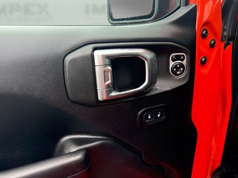 Used 2018 Jeep Wrangler Unlimited Sport S AWD/4WD image 16