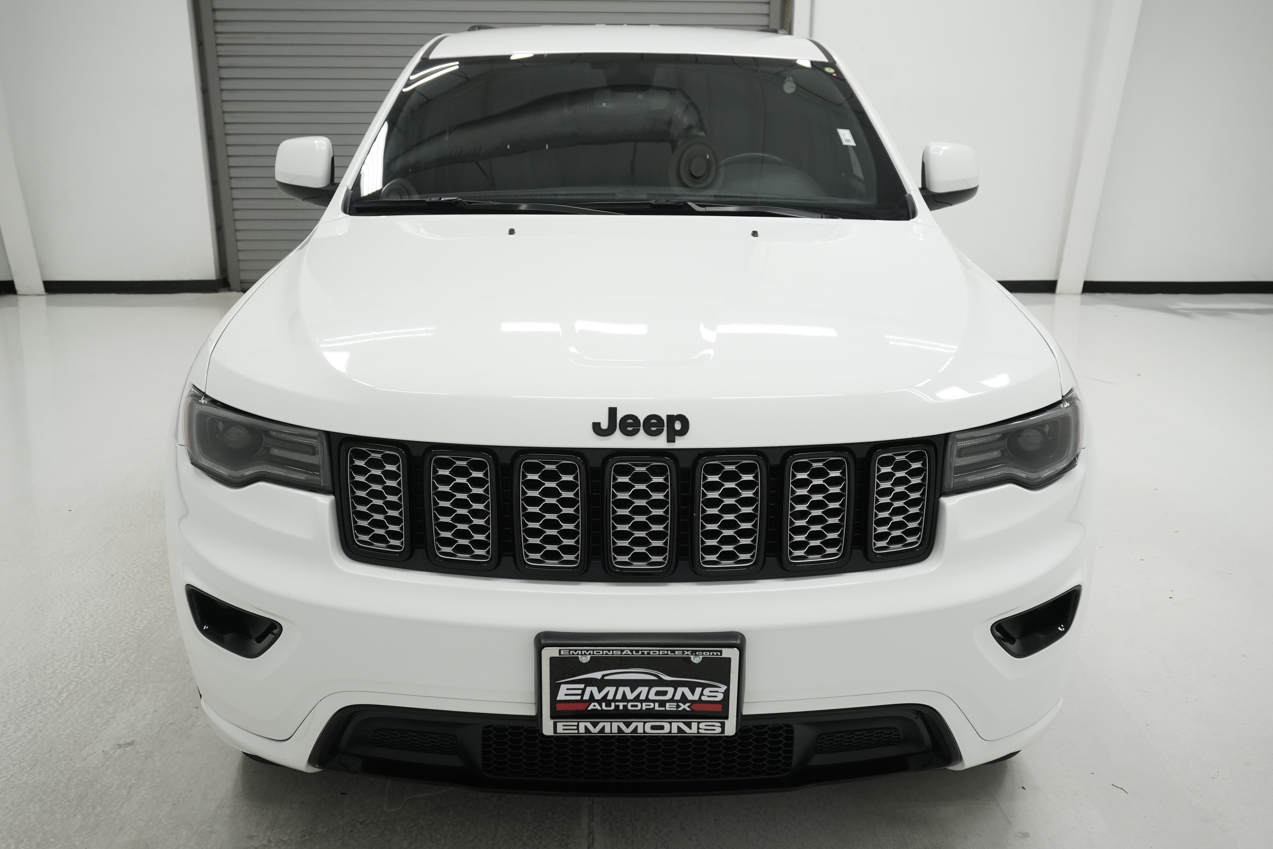Used 2022 Jeep Grand Cherokee Laredo X RWD image 2