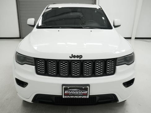 Used 2022 Jeep Grand Cherokee Laredo X RWD image 2