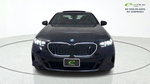 Used 2027 BMW i5 eDrive40 w/ M Sport Package RWD image 2