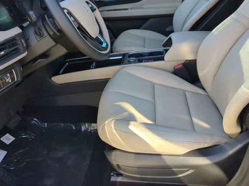 New 2026 Lincoln Corsair Premiere image 11