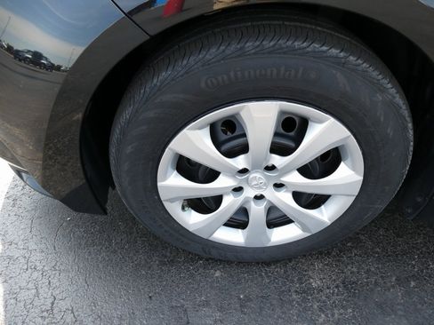 Used 2022 Toyota Corolla LE image 9