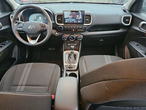 Used 2025 Hyundai Venue SEL image 13