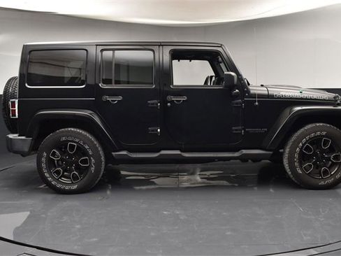 Used 2017 Jeep Wrangler Unlimited Sahara image 8