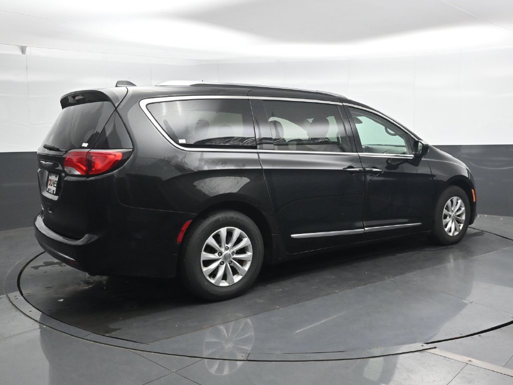 Used 2019 Chrysler Pacifica Touring-L w/ Advanced Safetytec Group FWD image 3