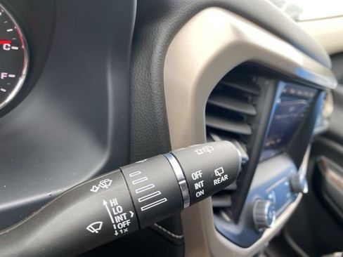 Used 2023 GMC Acadia Denali w/ Denali Technology Package image 26