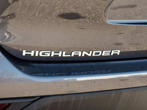 Used 2023 Toyota Highlander XLE image 30