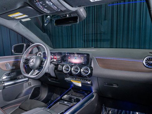 Certified 2025 Mercedes-Benz GLA 250 image 4