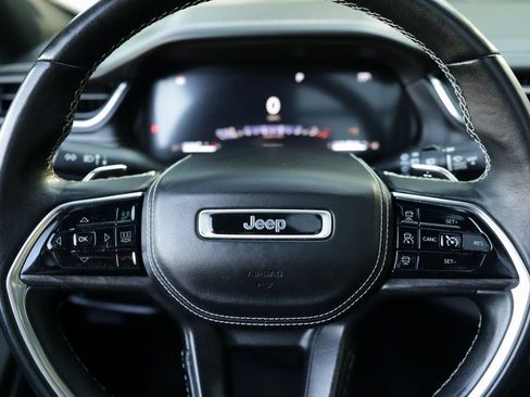 Used 2022 Jeep Grand Cherokee Overland w/ Luxury Tech Group IV image 11