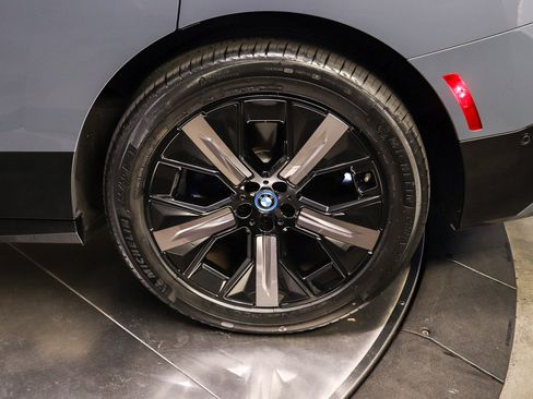 Used 2024 BMW iX xDrive50 w/ Premium Package AWD/4WD image 8