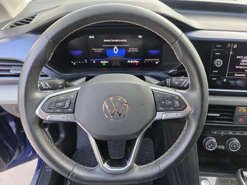 Used 2023 Volkswagen Taos SE FWD image 18