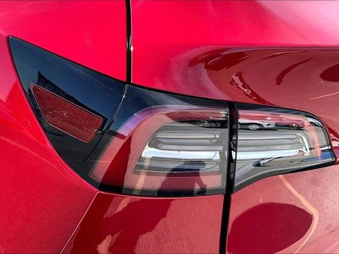 Used 2022 Tesla Model Y Long Range image 29