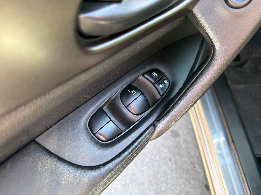 Used 2020 Nissan Rogue Sport S w/ Appearance Package FWD image 18