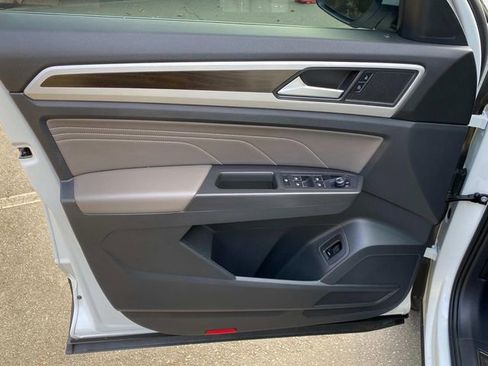 Used 2022 Volkswagen Atlas SE w/ Panoramic Sunroof Package image 13