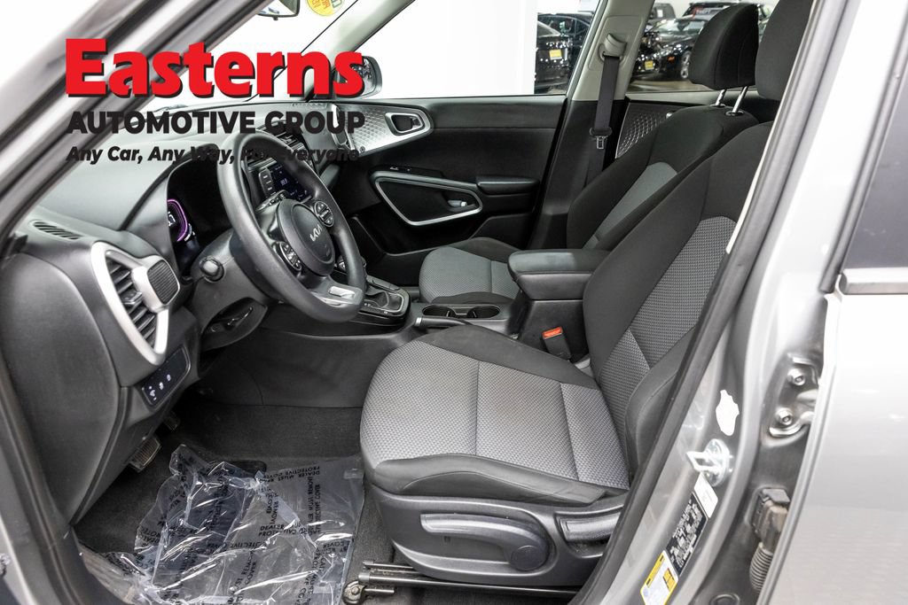 Used 2023 Kia Soul LX w/ Option Group 015 FWD image 16