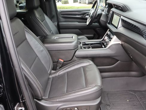 Used 2022 GMC Yukon XL Denali AWD/4WD image 42