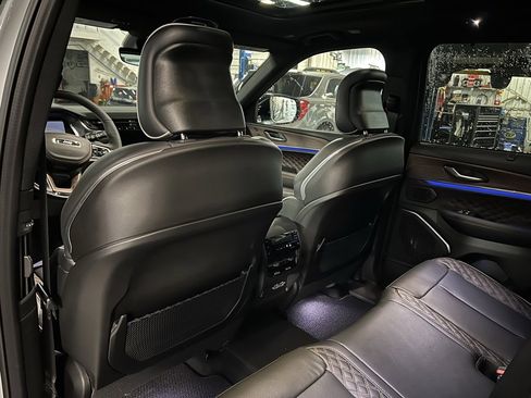 New 2025 Jeep Grand Cherokee Summit image 21