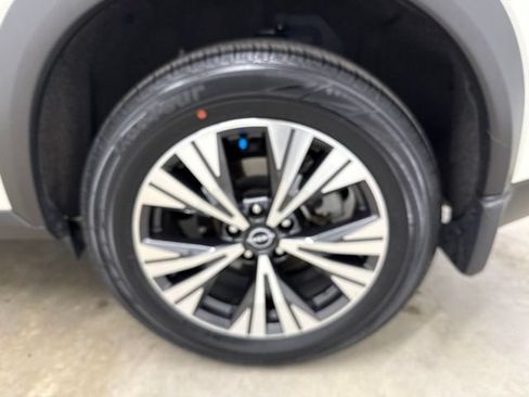 Used 2023 Nissan Rogue SV AWD/4WD image 13