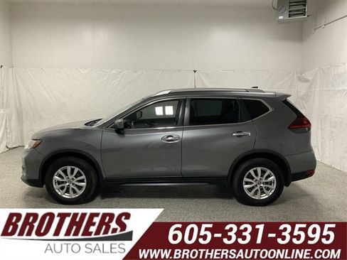 Used 2019 Nissan Rogue SV image 1