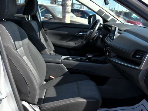 Used 2025 Nissan Rogue SV AWD/4WD image 44