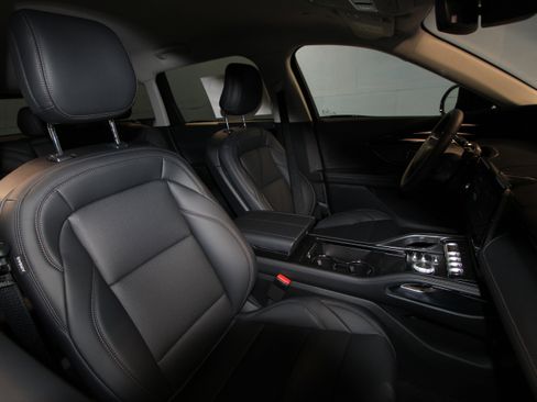 New 2026 Lincoln Nautilus Premier image 21