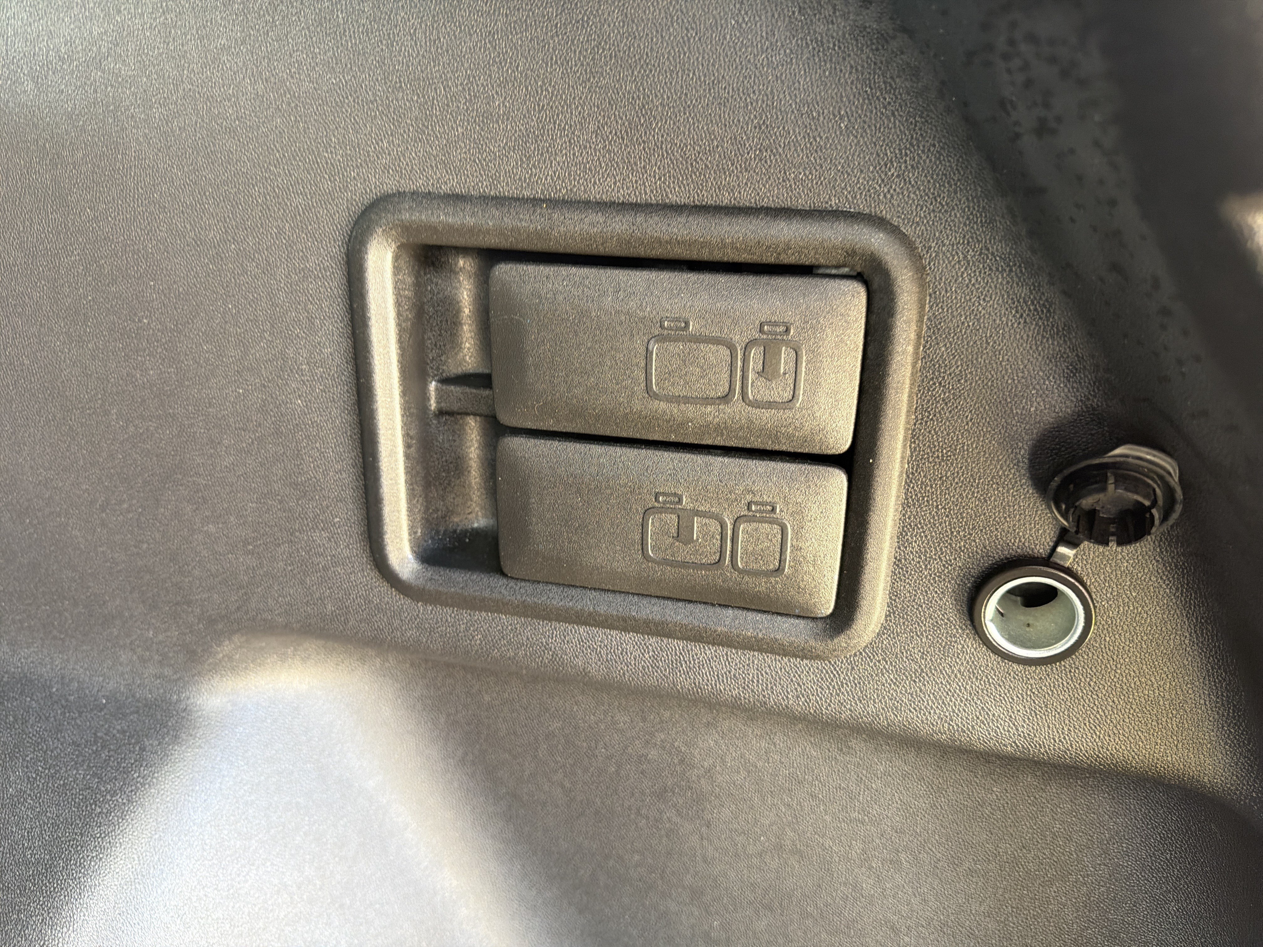 Used 2023 Chevrolet Equinox RS w/ RS Leather Package FWD image 20