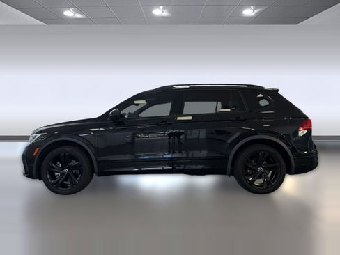 Used 2023 Volkswagen Tiguan SE R-Line FWD image 2