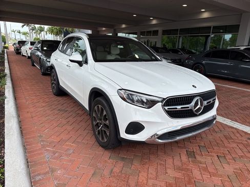Used 2025 Mercedes-Benz GLC 350e 4MATIC image 1