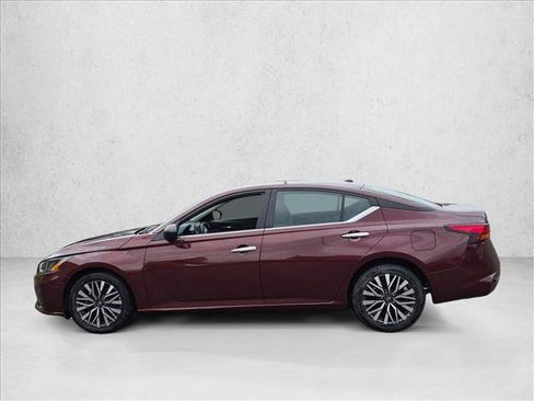 Used 2025 Nissan Altima 2.5 SV FWD image 8