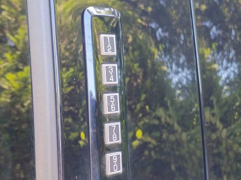 Used 2018 Ford F150 Platinum w/ Equipment Group 701A Luxury AWD/4WD image 15