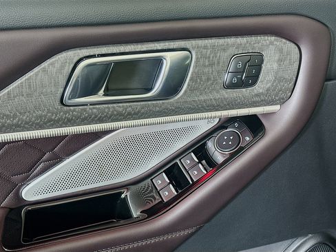 Used 2025 Ford Explorer Platinum w/ LUX Leather Package image 15