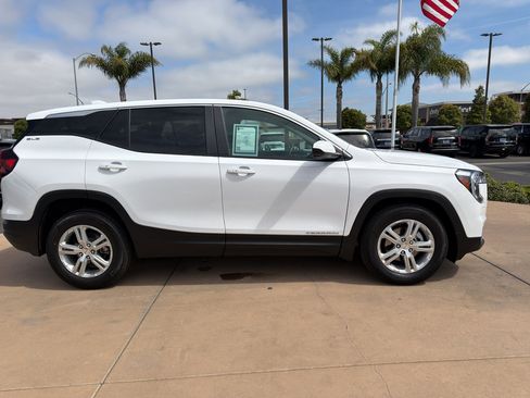 Used 2024 GMC Terrain SLE FWD image 4