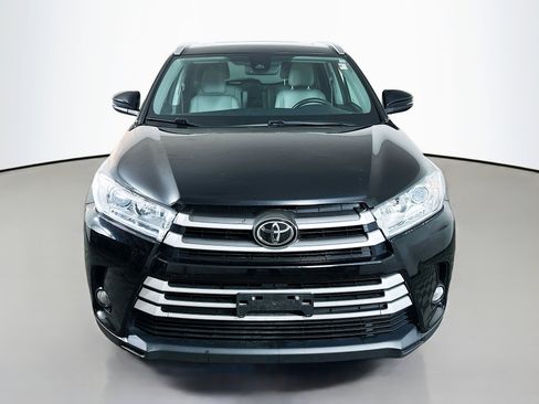 Used 2018 Toyota Highlander XLE image 2