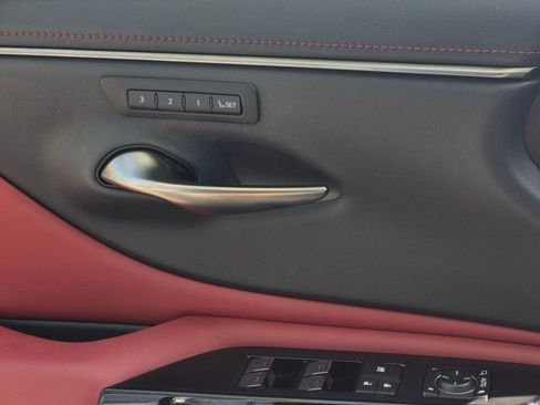 Used 2022 Lexus ES 350 F Sport w/ Accessory Package 2 FWD image 2