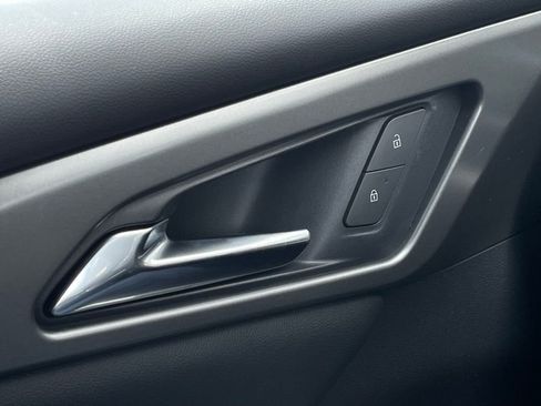 New 2026 Chevrolet Traverse LT image 13