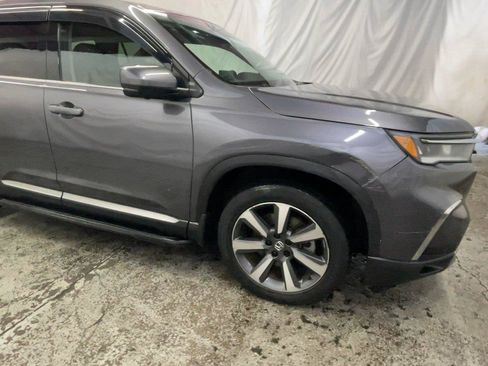 Used 2025 Honda Pilot Elite image 3
