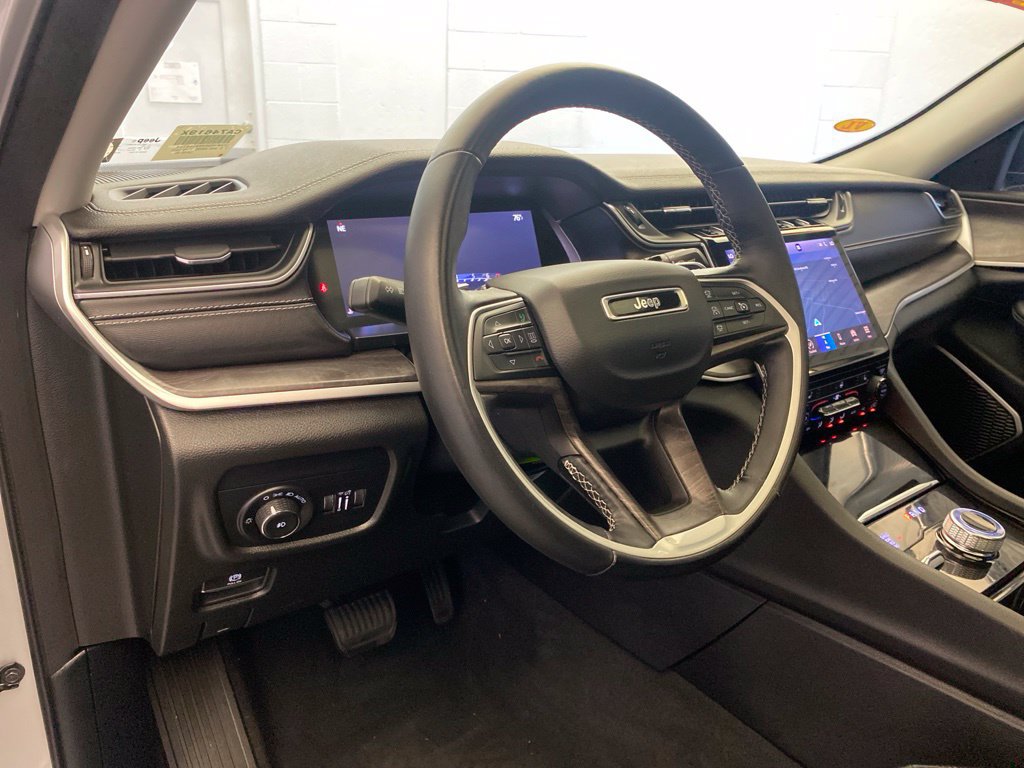 Used 2021 Jeep Grand Cherokee L Limited AWD/4WD image 17